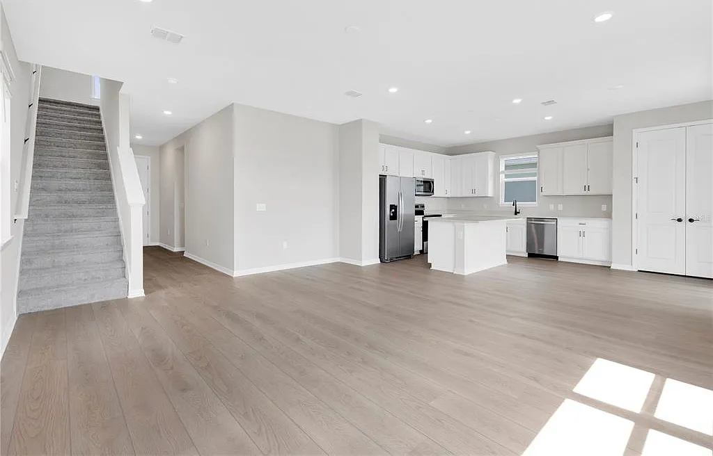 4 bed, 3.0 bath, 2207 sqft, $2,800 — Photo 3