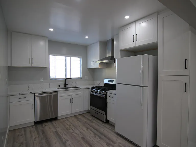 120 Roswell Ave #12 — Photo 42