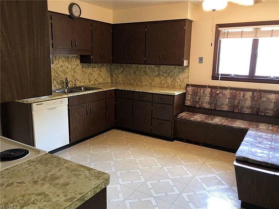 3rd image of 6586 Beverly Dr #Up