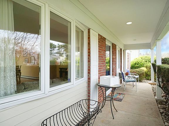 3rd image of 9 Hallowell Ln