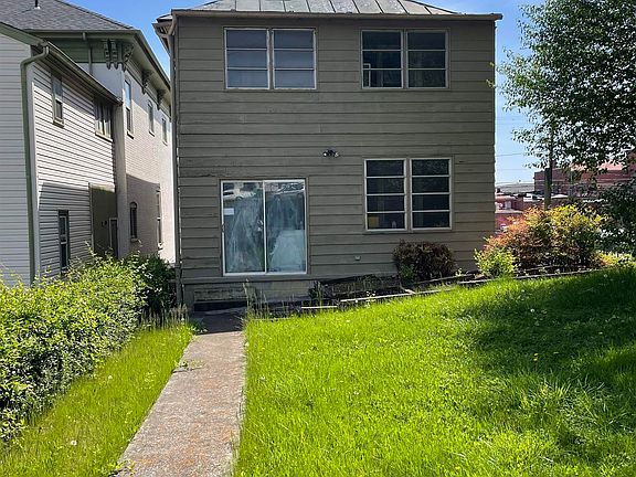 3rd image of 122 N Lewis St