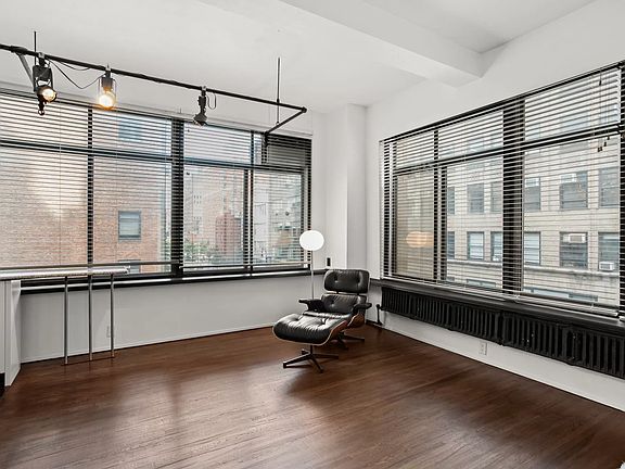 3rd image of 348 W 36th St APT 3N