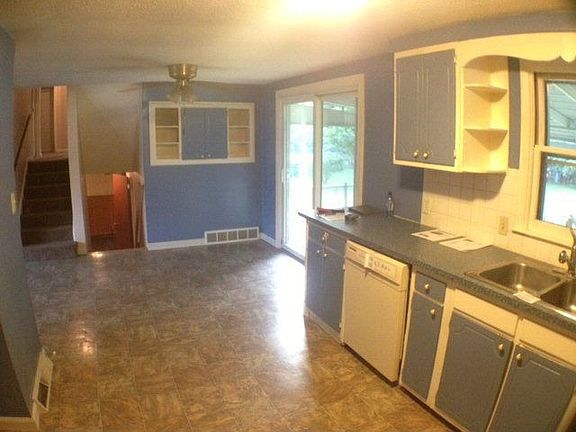 4th image of 1467 Evergreen Ave W