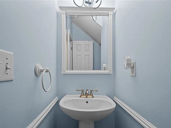 2nd image of 3004 Beaden Dr