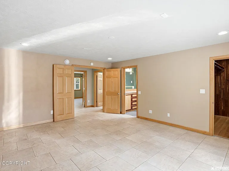 2100 Churchill Dr — Photo 30