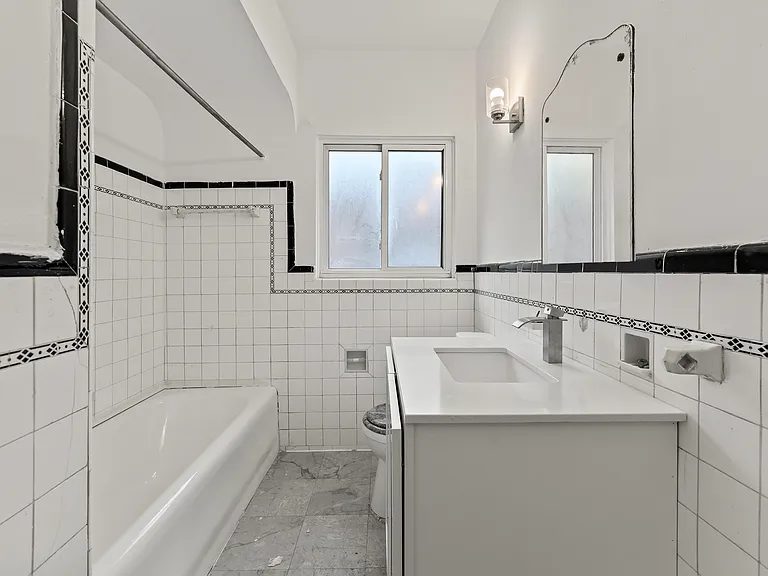 17614 Roselawn St #A & B — Photo 20
