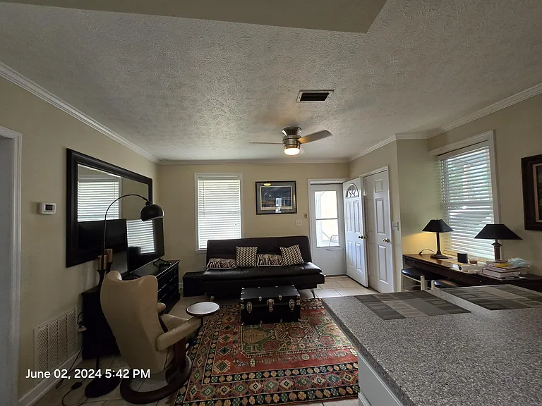 1200 Clay Ave — Photo 9