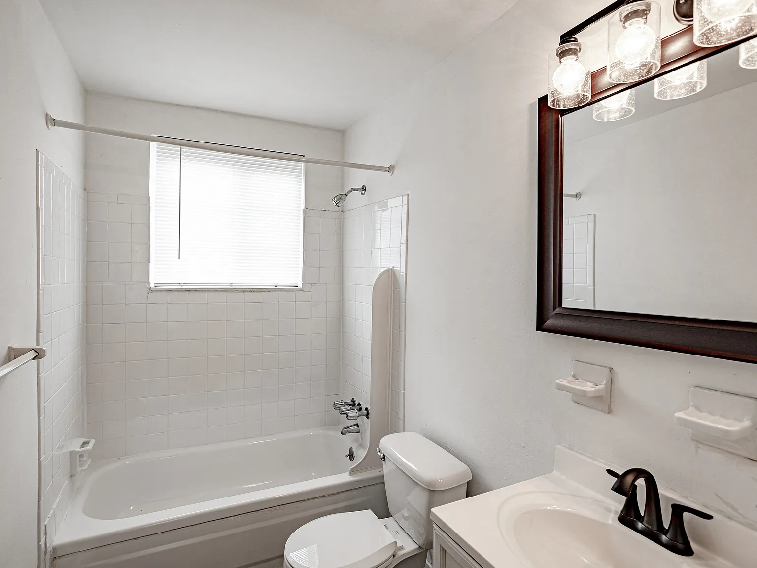 Coventry Place Apartments — Photo 3