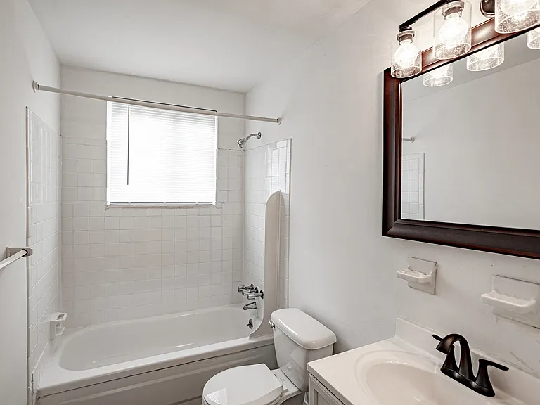 Coventry Place Apartments — Photo 3