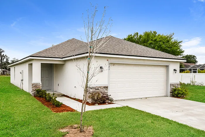3 bed, 2.0 bath, 1360 sqft, $1,875 — Photo 3