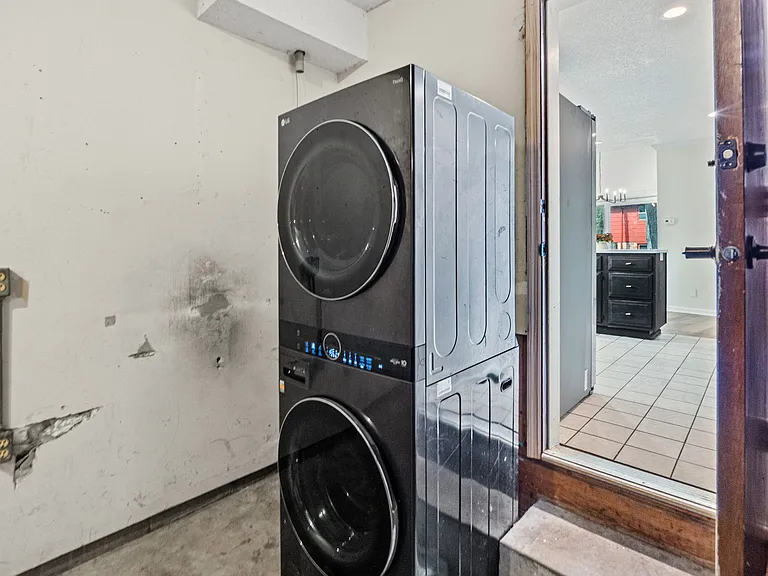 121 E Navajo St — Photo 18