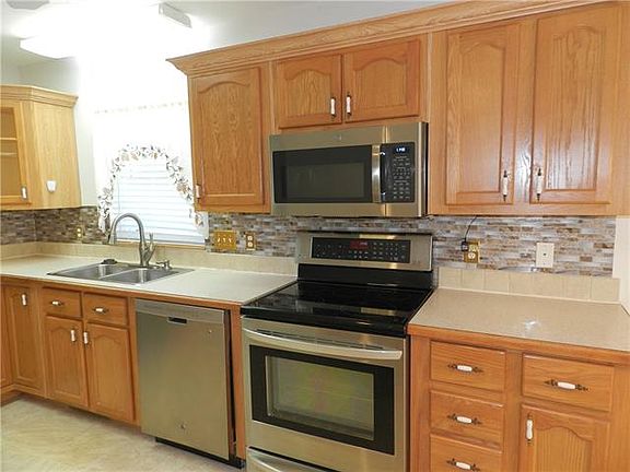 4th image of 1004 NE White Oaks Ln