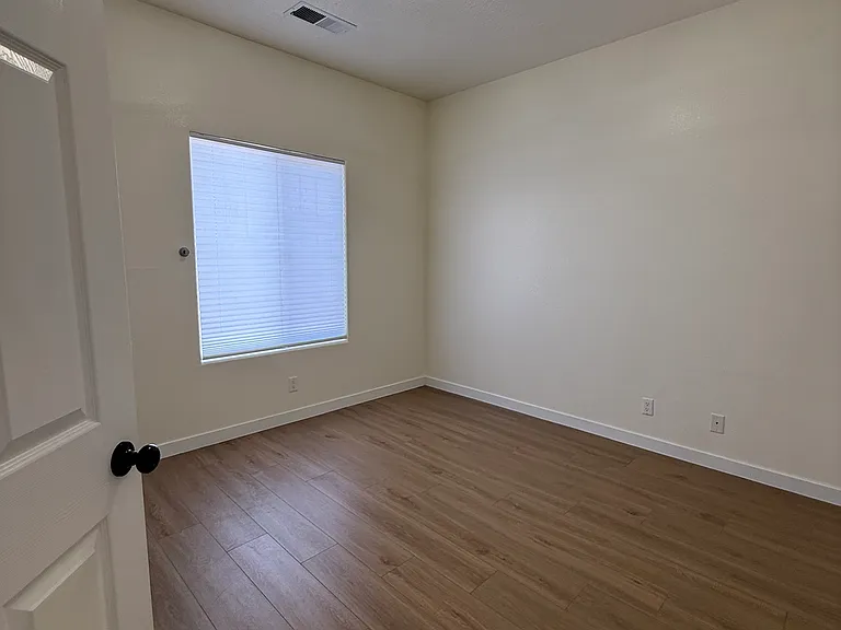 8735 Palomar Ave NE — Photo 20