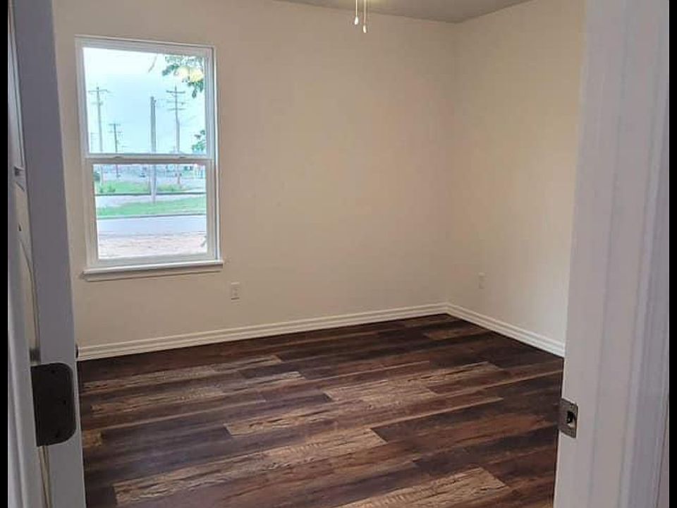 2nd image of 3002 W 22nd St