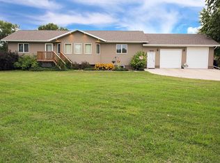 12859 W Pleasant Valley Dr, Aberdeen, SD 57401