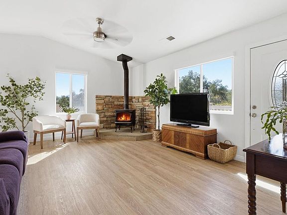 4th image of 223 Patrick Dr