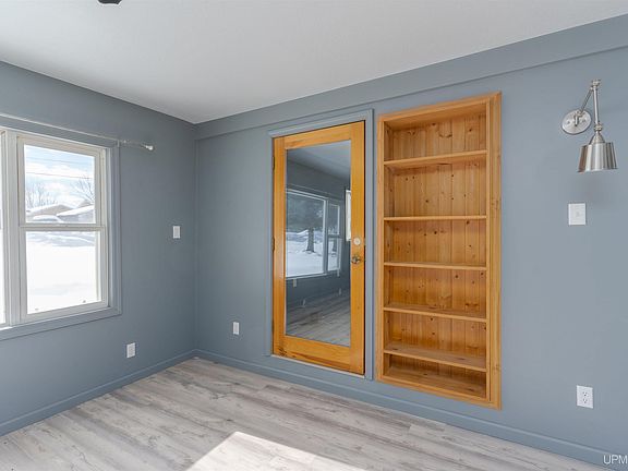 4th image of 225 Tower Rd