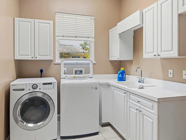 8480 Man O War Rd — Photo 47
