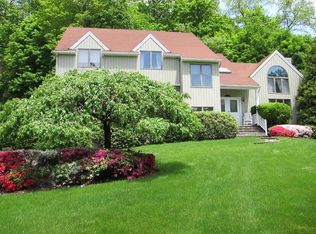 25 Pheasant Run Rd, Pleasantville, NY 10570