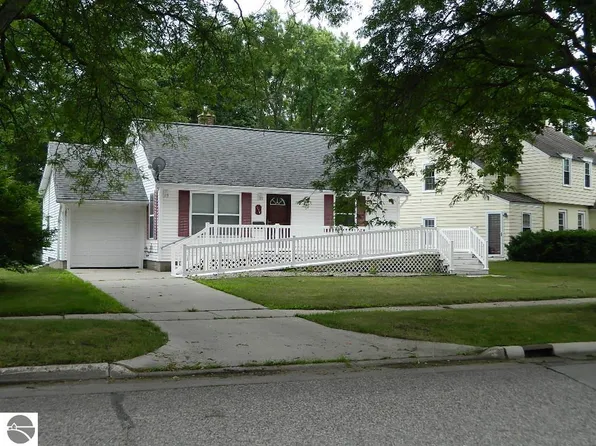 914 South Dr, Mount Pleasant, MI 48858