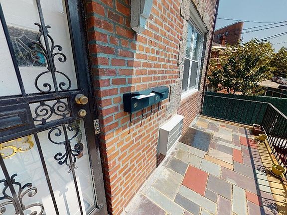 4th image of 6753 Clyde St Floor 1