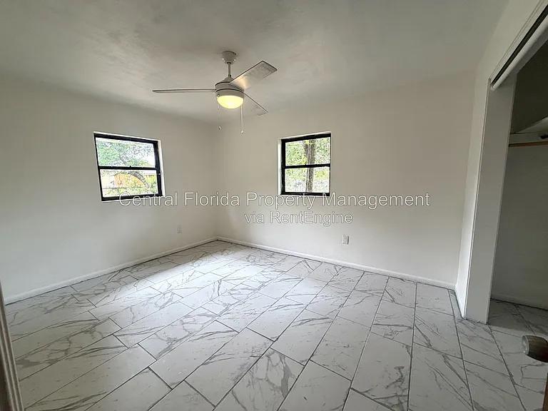 1624 Ferndell Rd — Photo 10