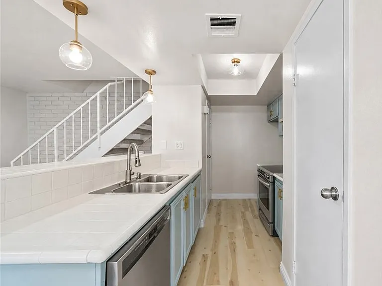 2438 Pepper St — Photo 7