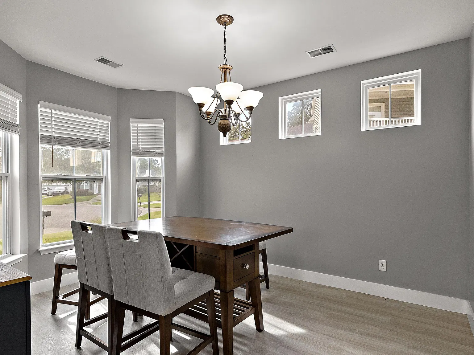 4 bed, 2.5 bath, 2473 sqft, $2,595 — Photo 4
