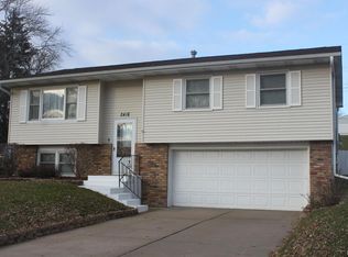 2418 W 44th St, Davenport, IA 52806