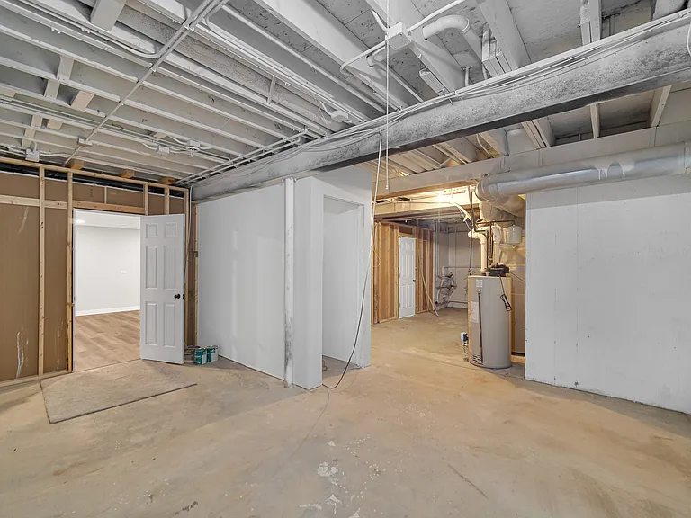 310 Cornwall Cir — Photo 26