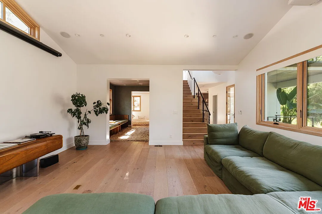 3 bed, 3.0 bath, 2287 sqft, $11,000 — Photo 4