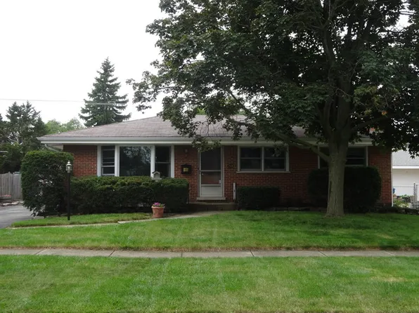 210 Welter Dr, Wood Dale, IL 60191