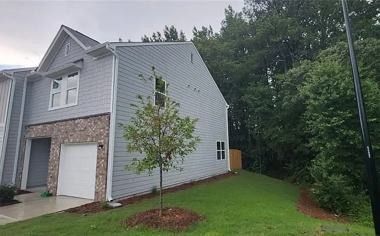 51 Ingleton Dr — Photo 2