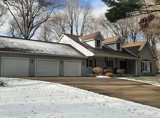 1208 Windsor Forest Dr, Altoona, WI 54720