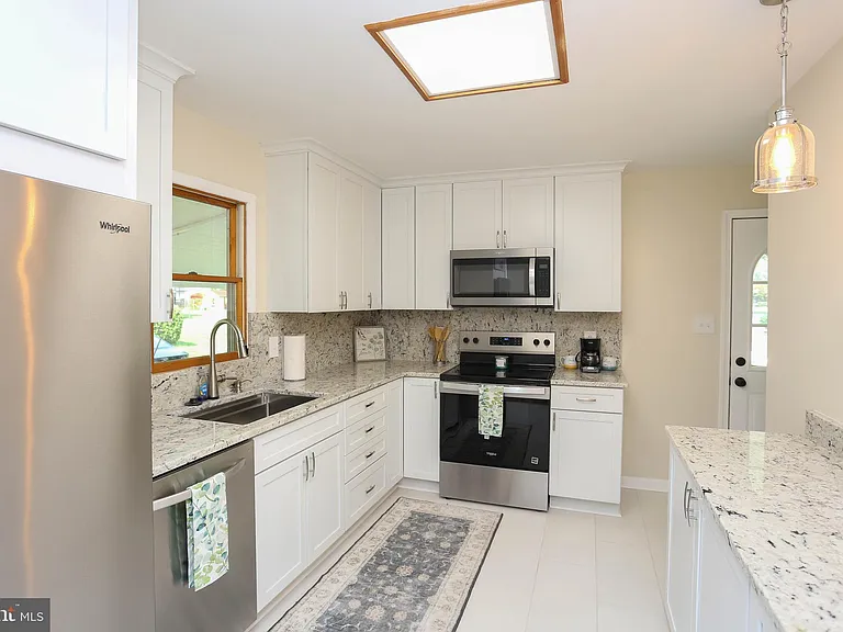 807 Danza Rd — Photo 6