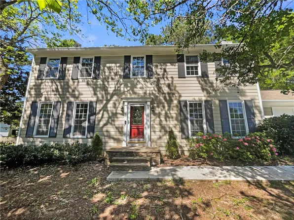 2907 Clearbrook Dr, Marietta, GA 30068