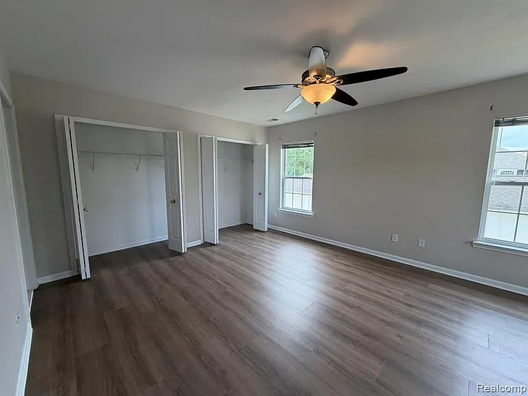 2710 S Knightsbridge Cir — Photo 12
