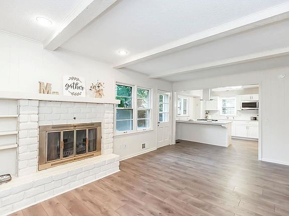 5th image of 8503 W 88th St