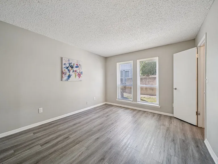 Cedar Park Apartments — Photo 20