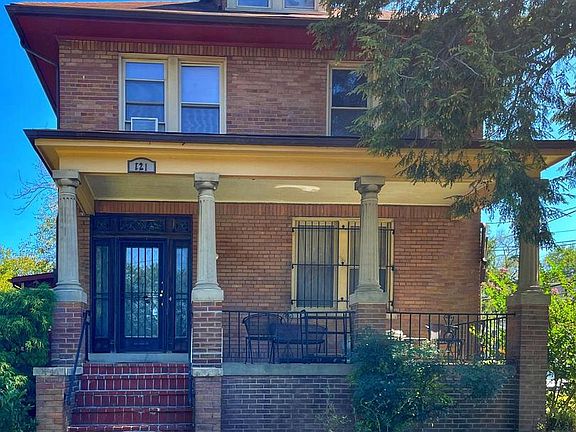 2nd image of 121 Raleigh St SE