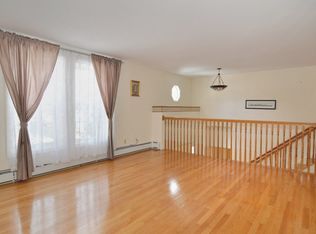 2 Carpenter Ave, Barrington, RI 02806