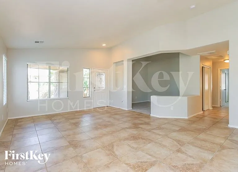 2647 W Canyon Way — Photo 3