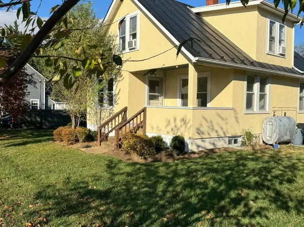 221 E G St, Purcellville, VA 20132