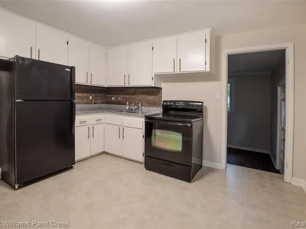 8287 State Park, Center Line, MI 48015