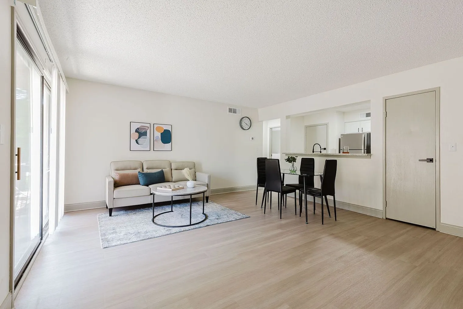 1 bed, 1.0 bath, 731 sqft, $1,980 — Photo 2