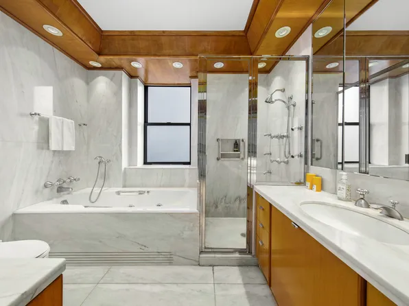 990 5th Avenue image 13 of 17