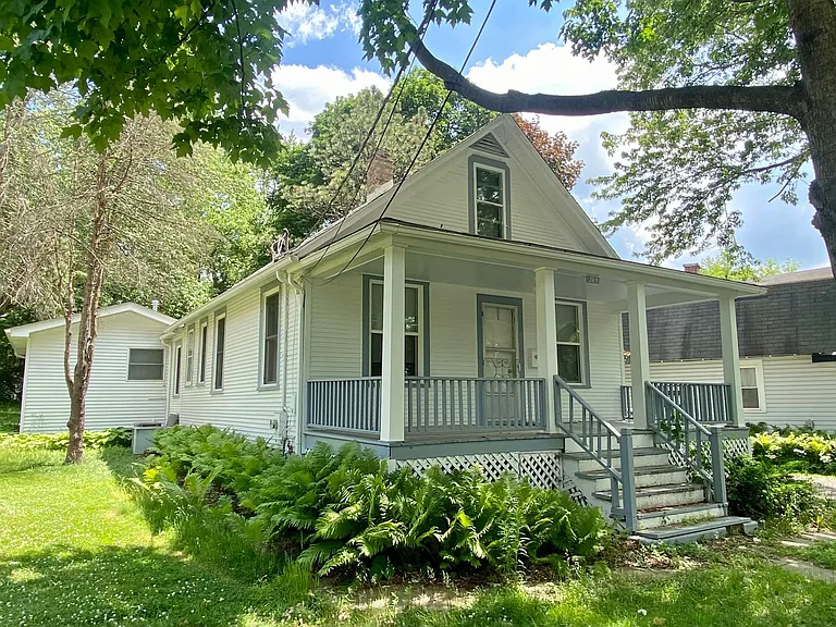 209 Circle Rd — Photo 1
