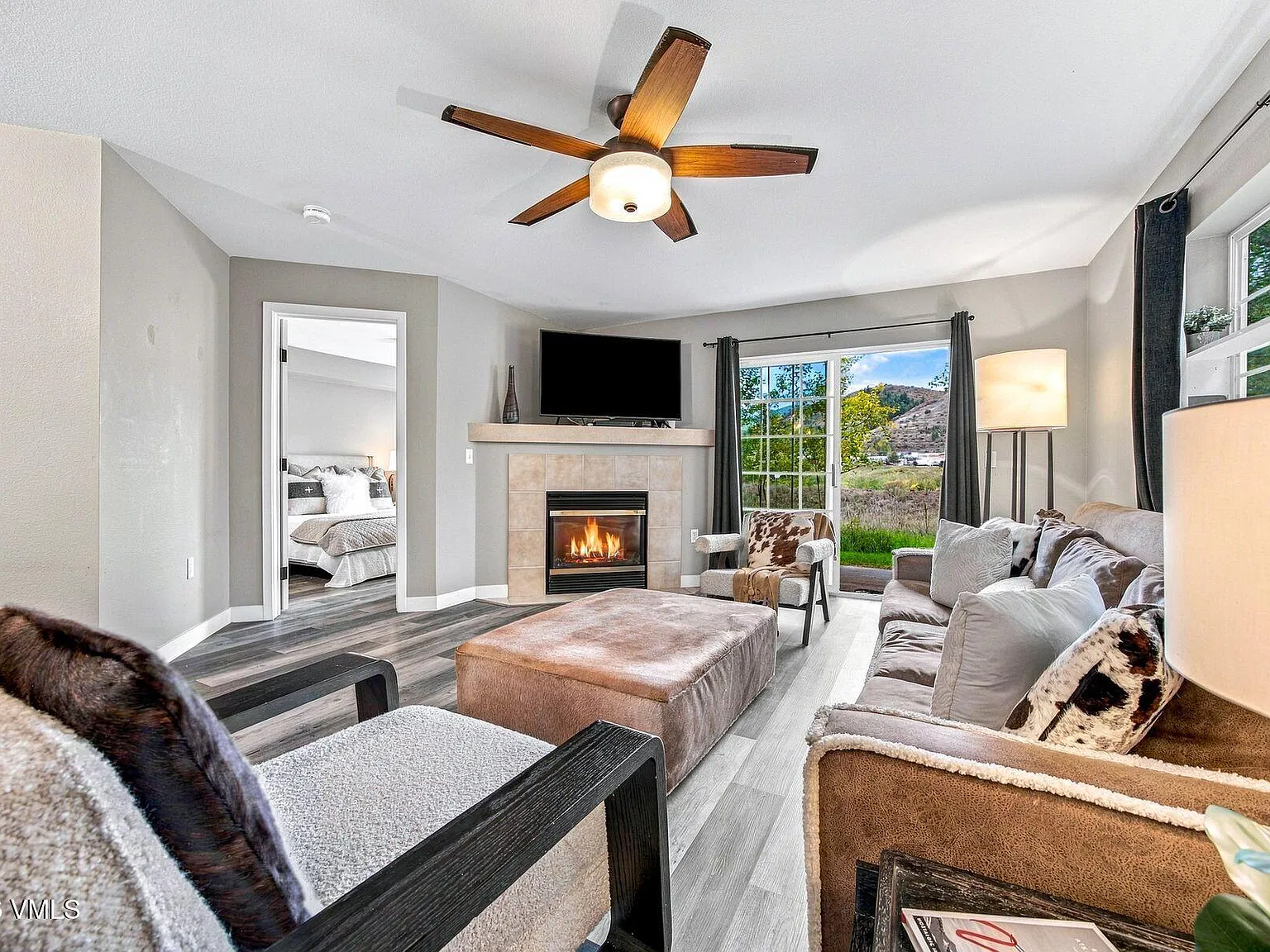 3 bed, 3.0 bath, 1236 sqft, $4,500 — Photo 2
