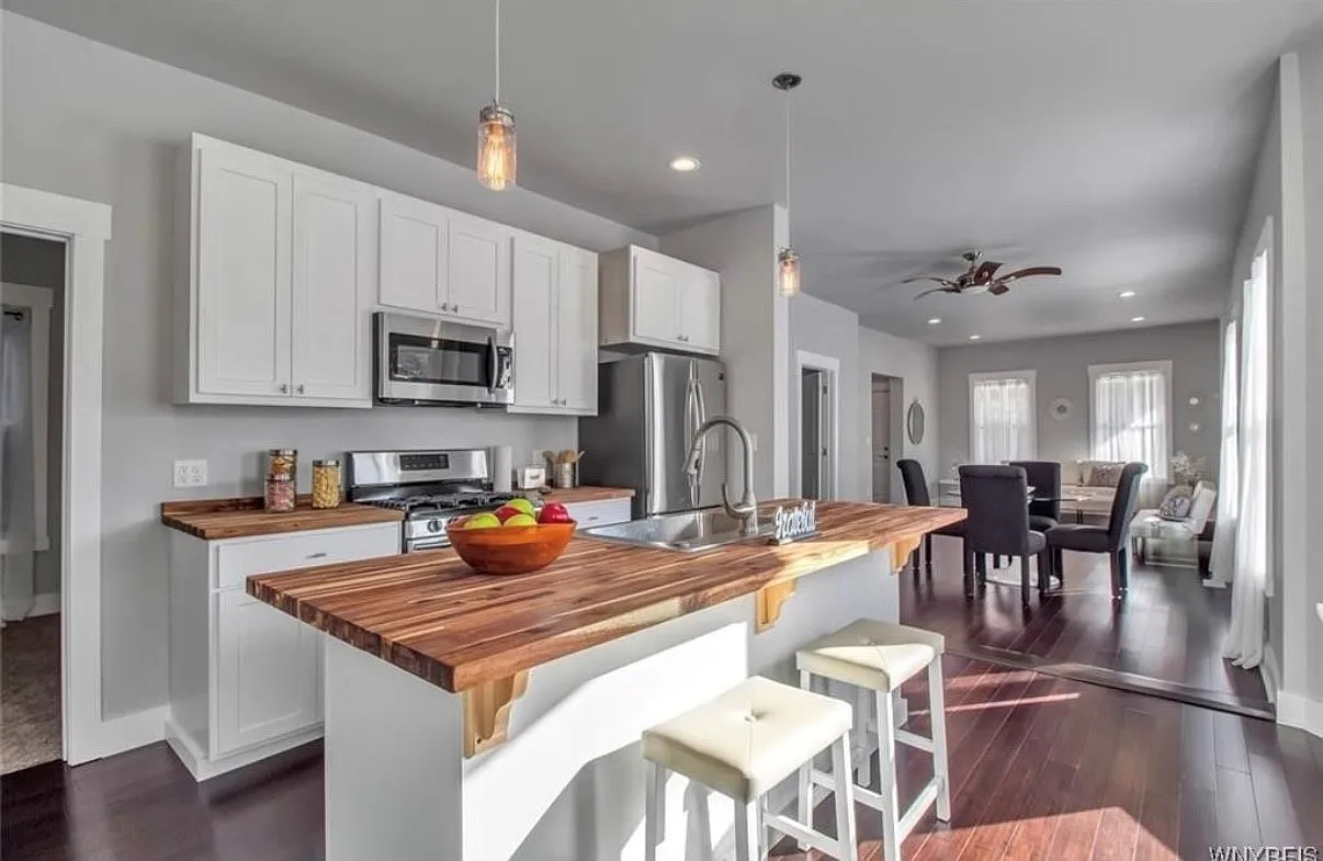 3 bed, 1468 sqft, $1,950 — Photo 1