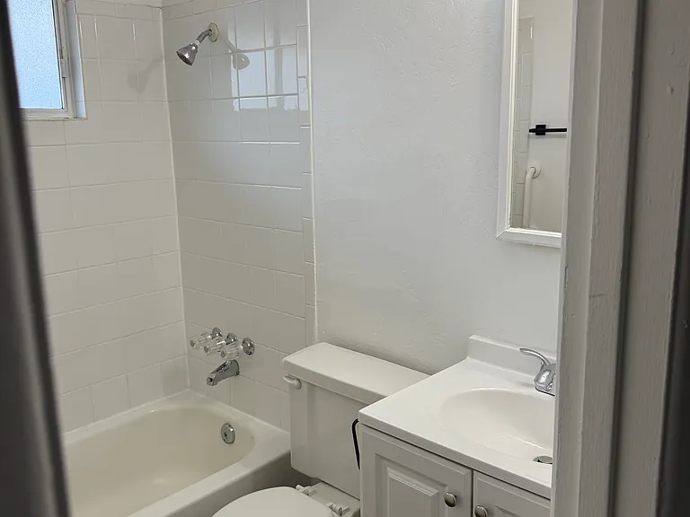 1630 W Desert Cove Ave #B — Photo 2